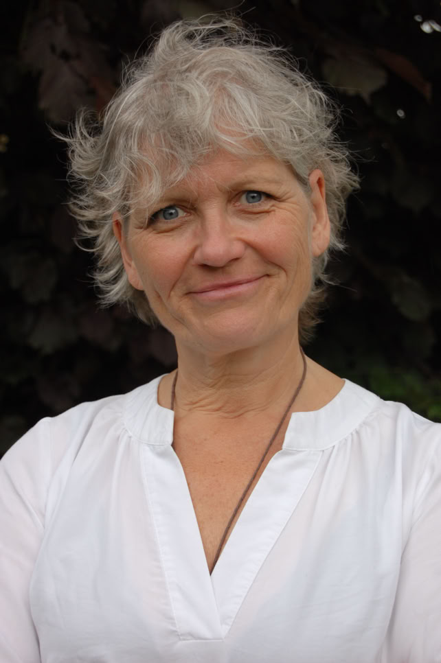 Kerstin Moa Brix ist Sängerin, Seelensängerin, Aufstellerin und Dialogprozessbegleiterin