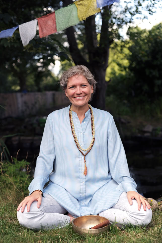 Kerstin Moa Brix ist Sängerin, Seelensängerin, Aufstellerin und Dialogprozessbegleiterin